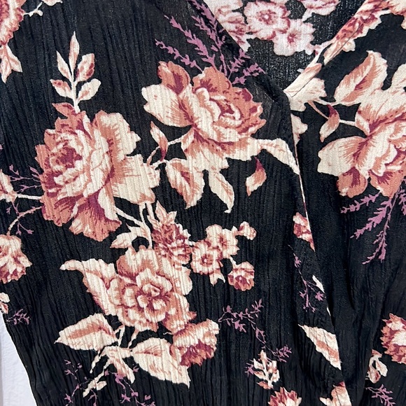 Long-sleeve Floral Romper - Picture 2 of 6